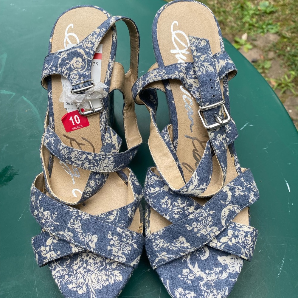 American Rag Women's Rachey Wedge Sandals Vintage Blue Size 10M